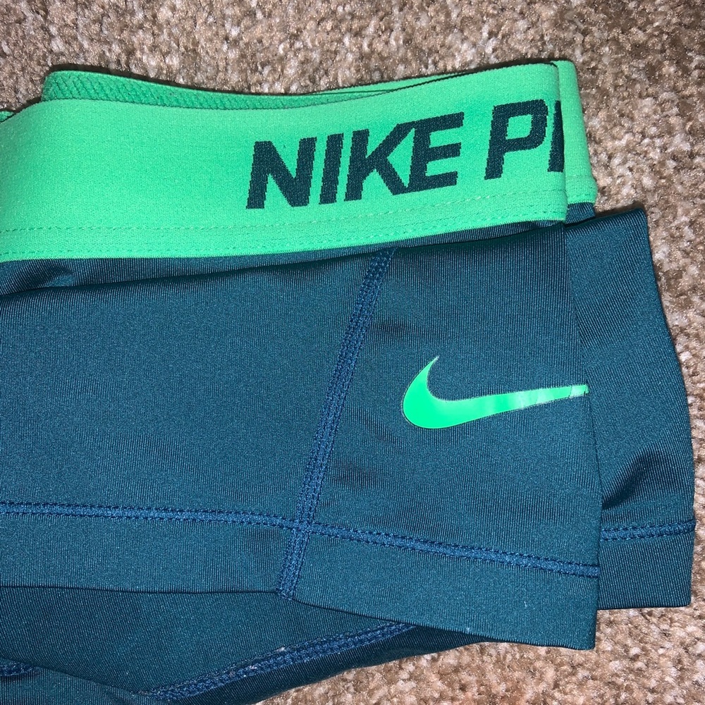 NIKE PRO